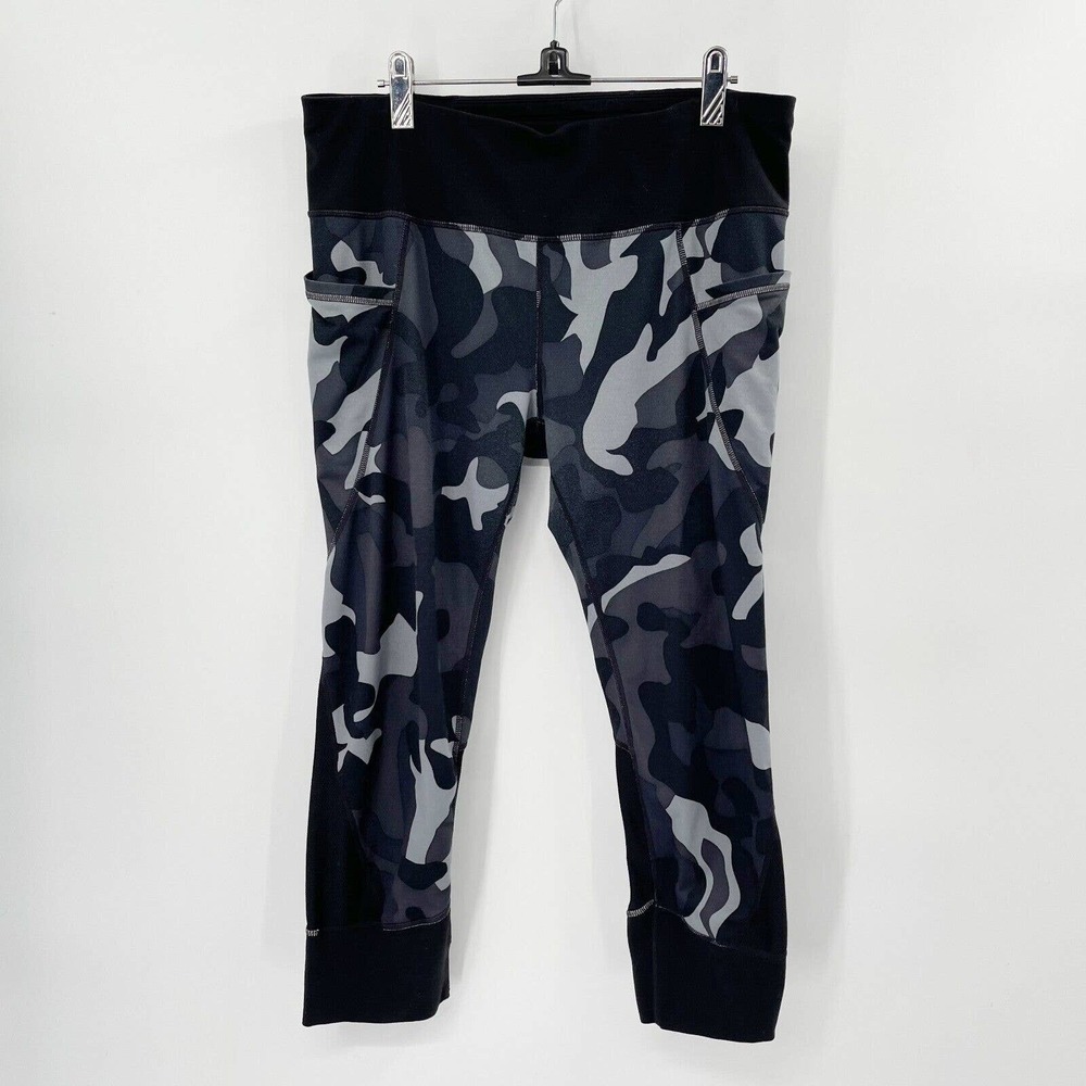 Athleta Shadow Camo Relay 2.0 Capri Leggings Black Gray Size L Zip‎ Pocket